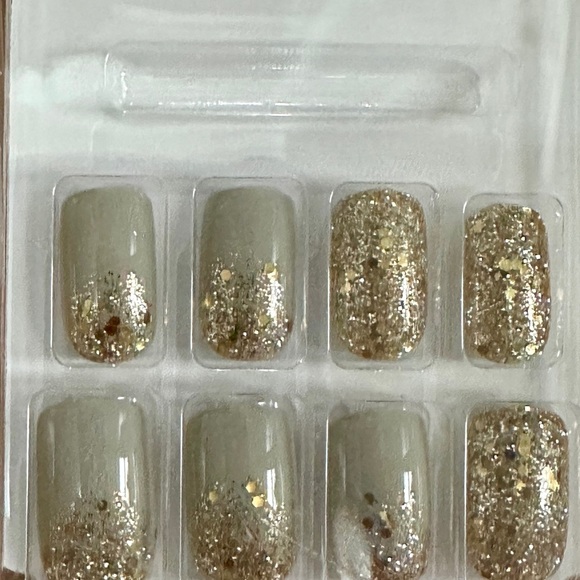 NWT Nail Care Bundle | KISS Gel Fantasy Nails + Sally Hansen Strength Serum - Picture 5 of 12